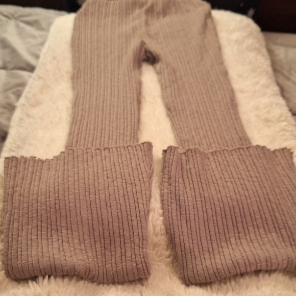 Pre-owned used good condition Urban Outfitters Flare pants Size XS - Picture 2 of 6